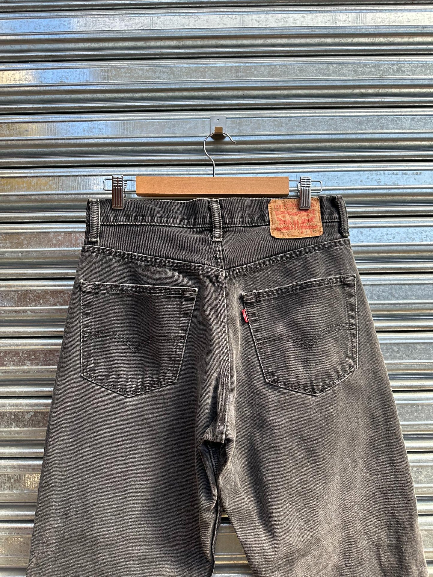 (32) Jean Levis 550 "Light Gray"