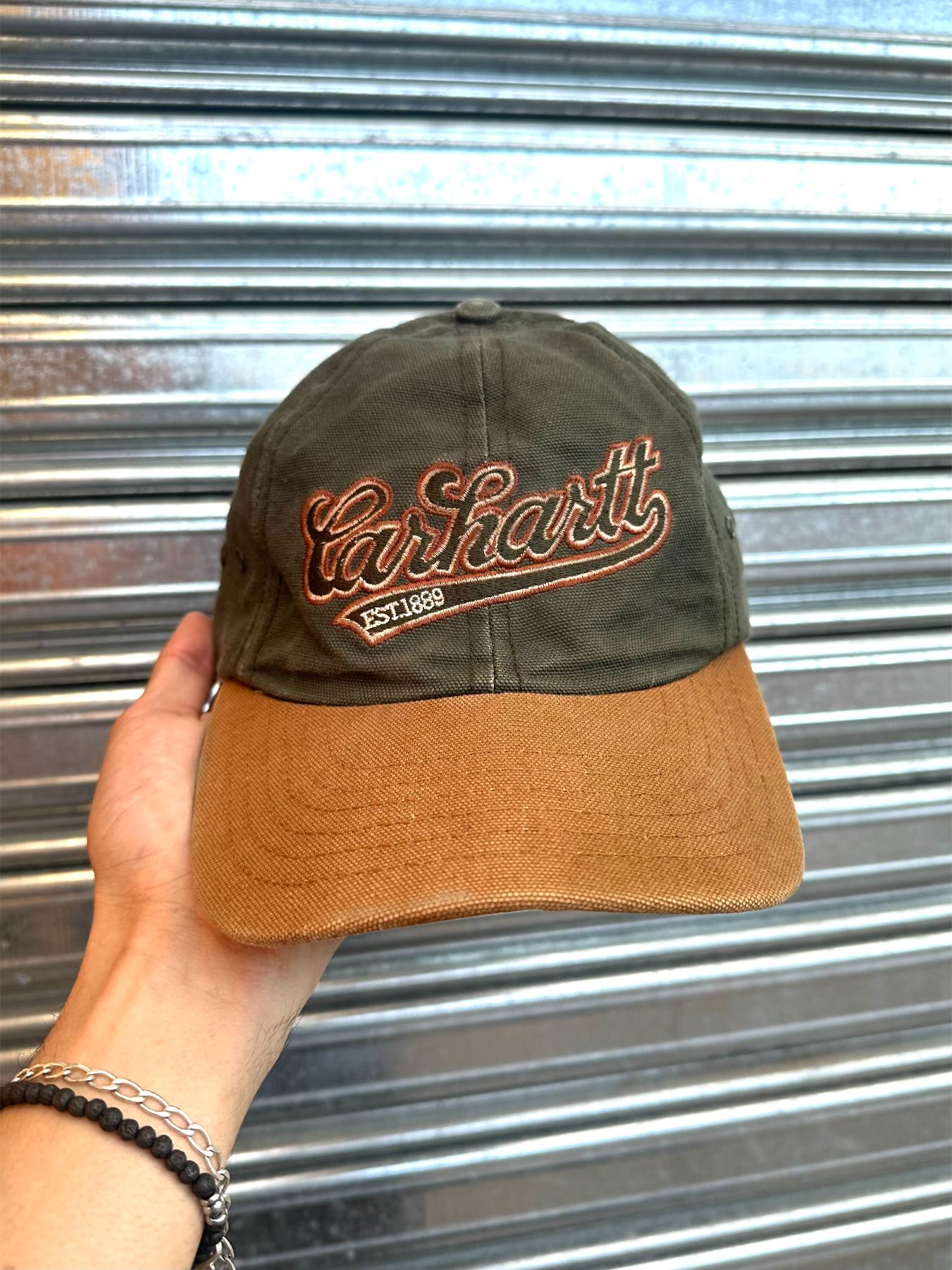 (U) Gorro Carhartt Mossy Green x Brown "Carhartt Italics Est 1889"