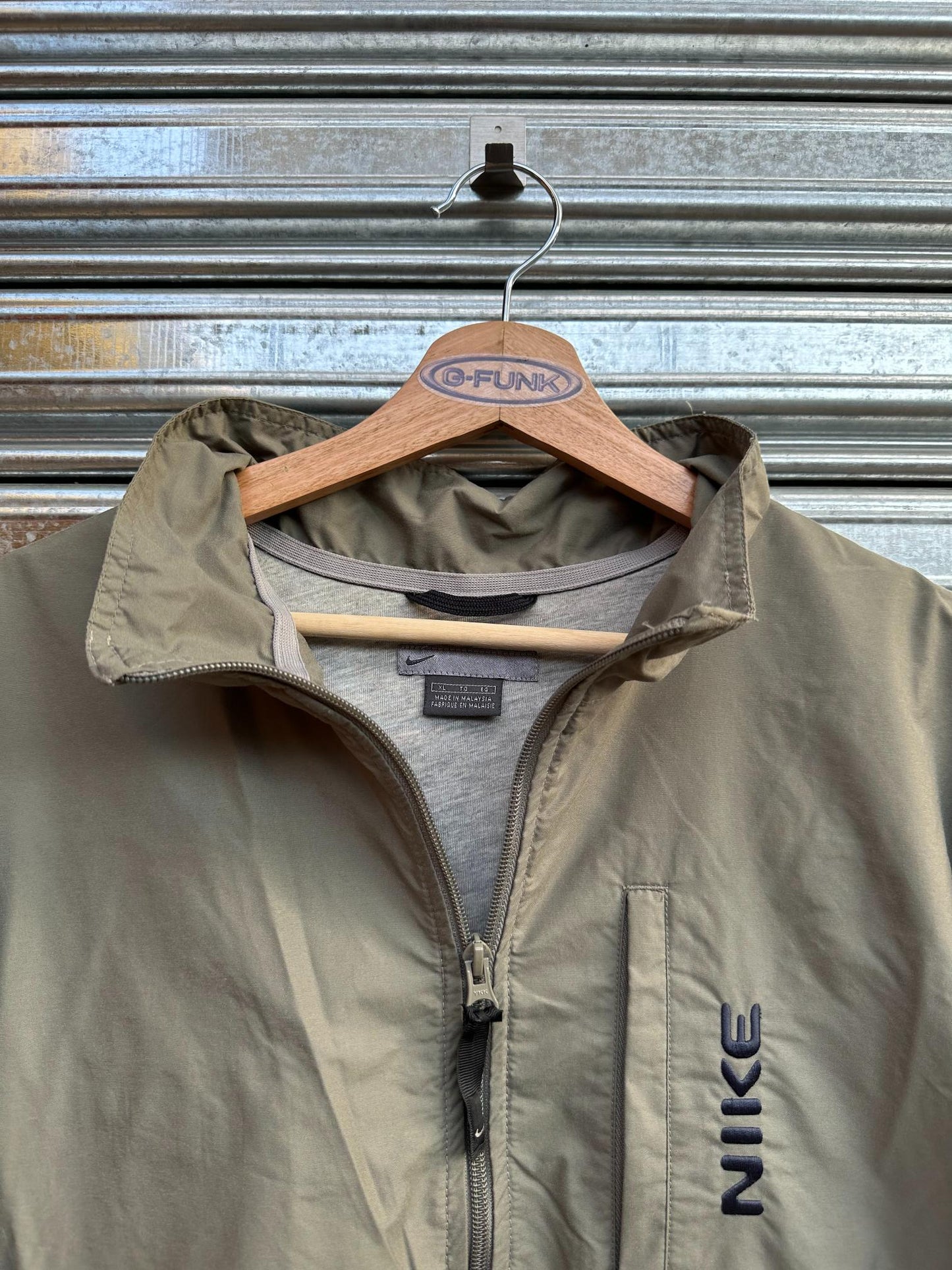 (XL) Campera Nike Vintage Rompevientos Ajustable Y2K "Moss Green / Blue Hit "