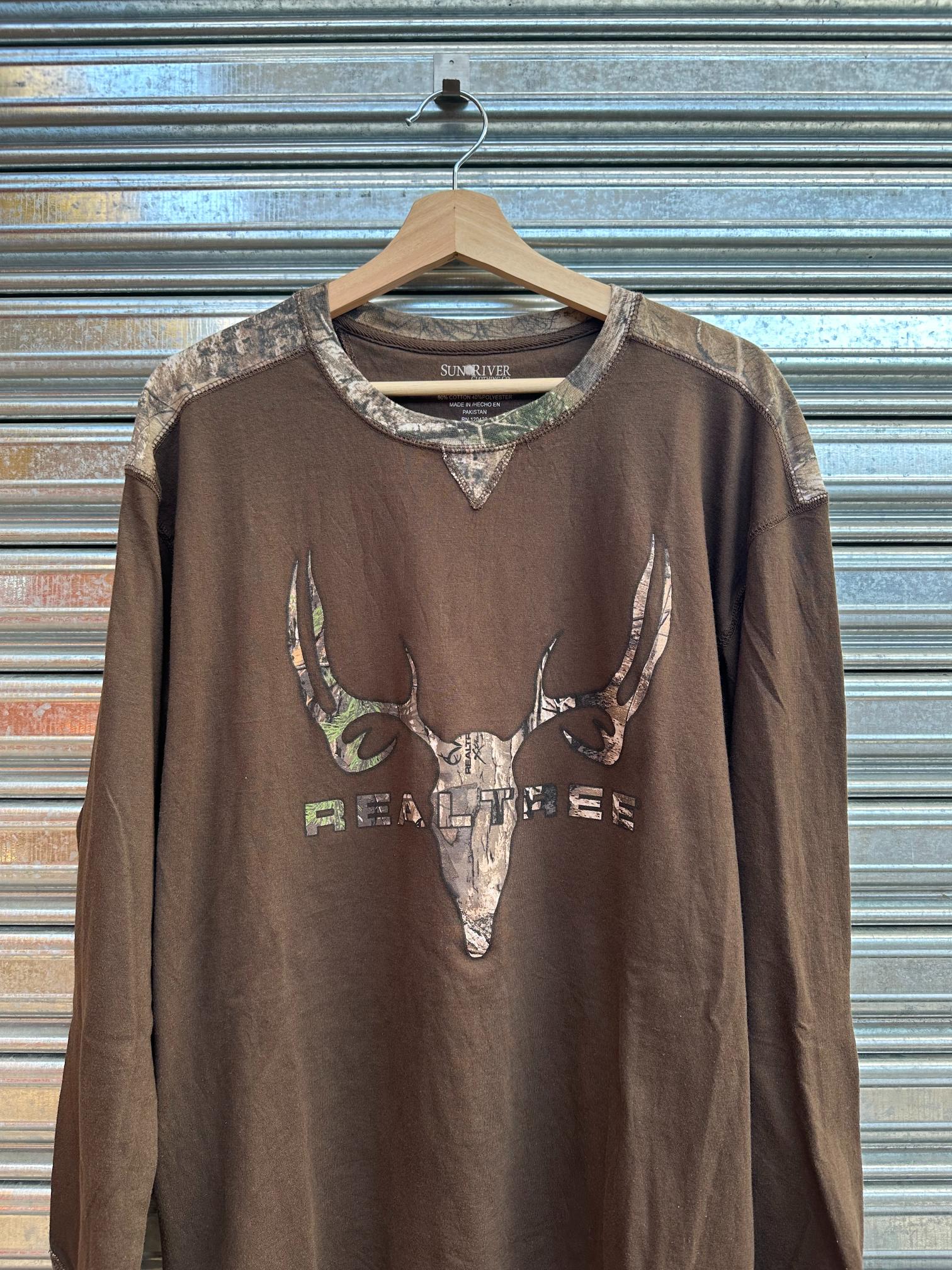 (L/XL) Reme Y2K Realtree Brown Manga Larga "Spellout Logo"