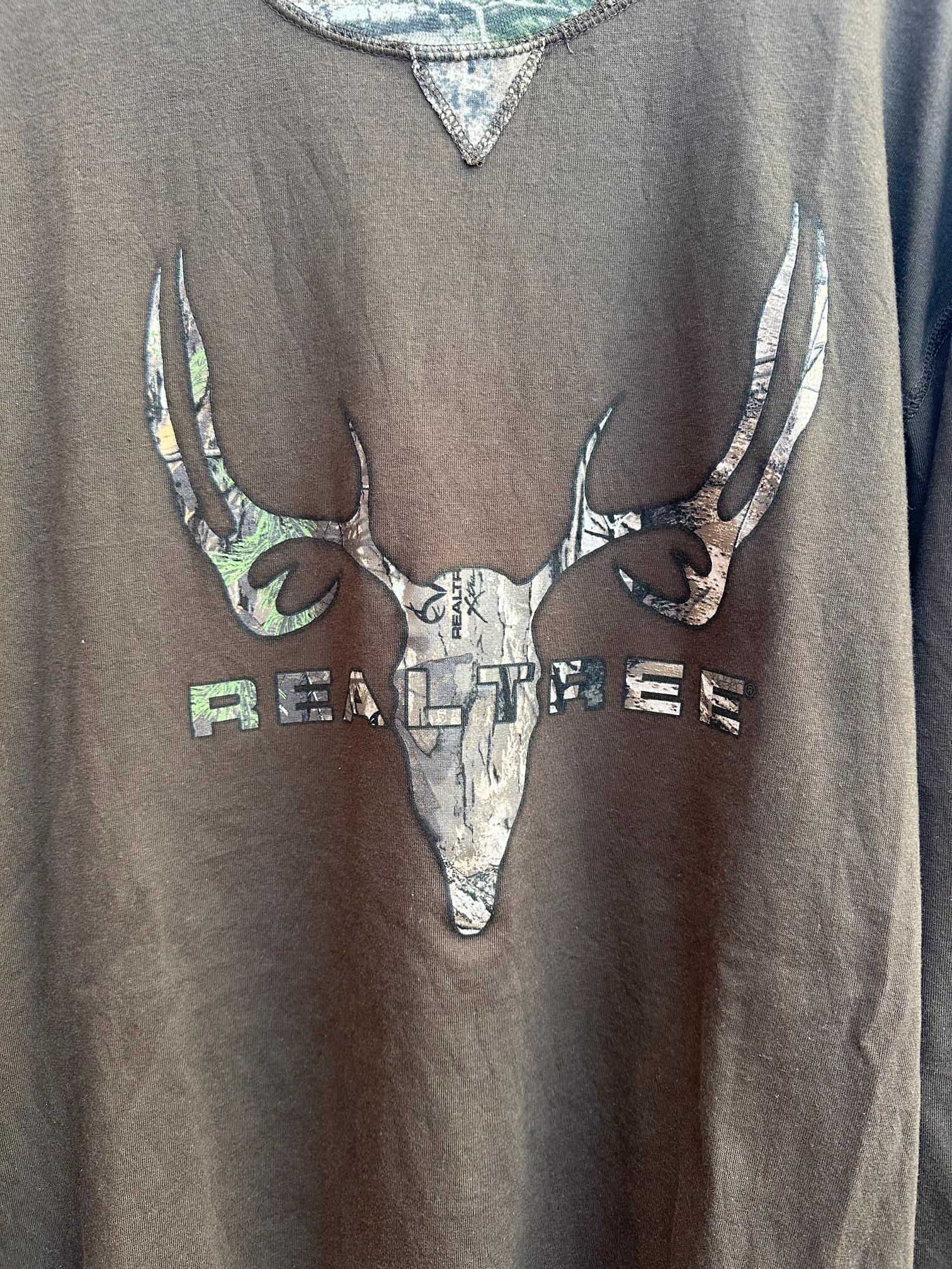 (L/XL) Reme Y2K Realtree Brown Manga Larga "Spellout Logo"