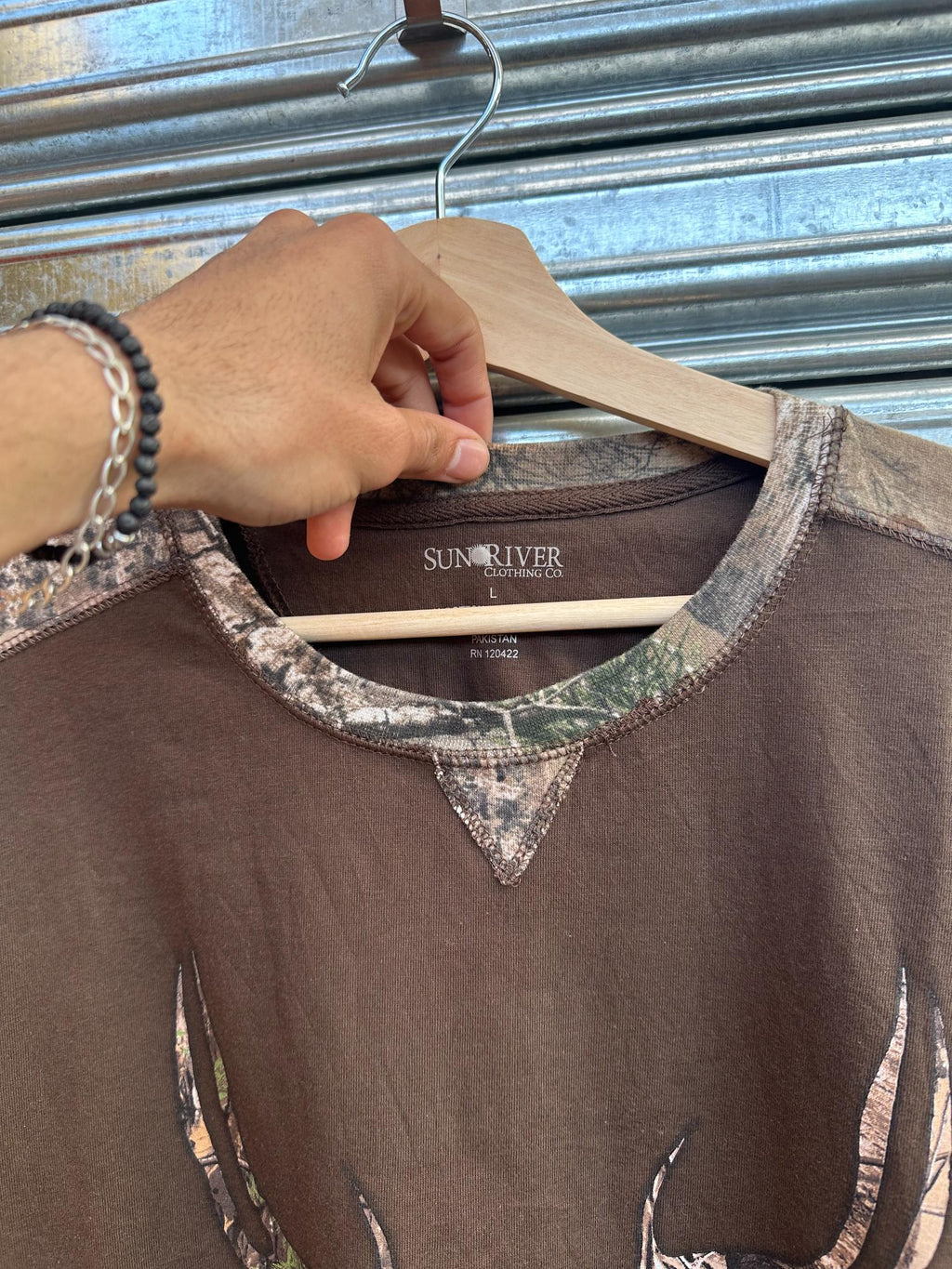 (L/XL) Reme Y2K Realtree Brown Manga Larga "Spellout Logo"