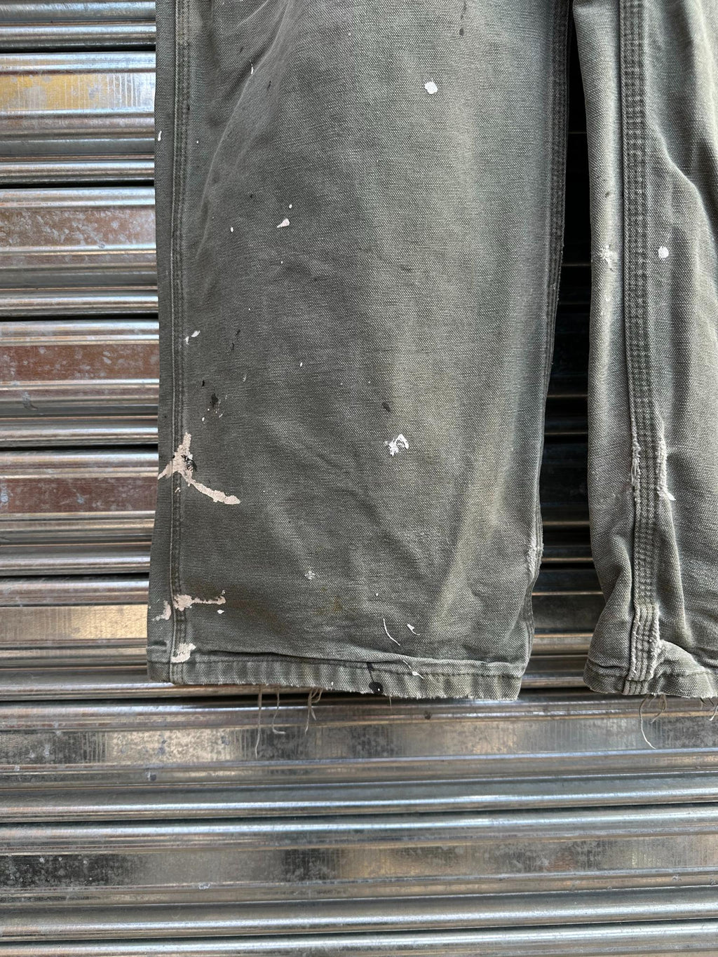 (38) Carpintero Carhartt "Destroyed/Repaired Green"