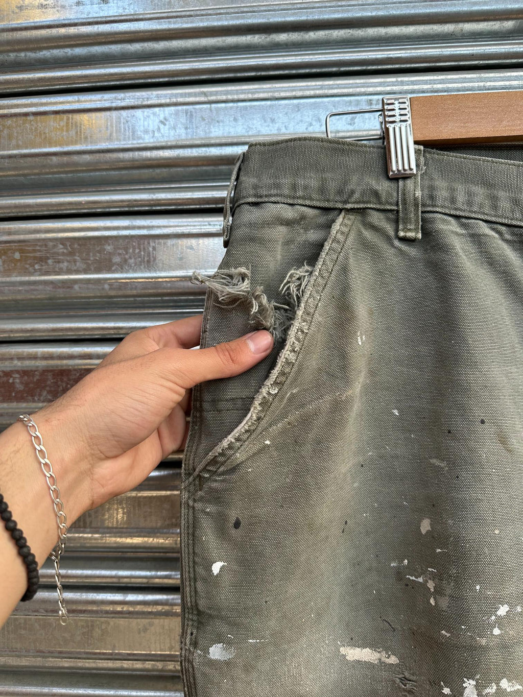 (38) Carpintero Carhartt "Destroyed/Repaired Green"