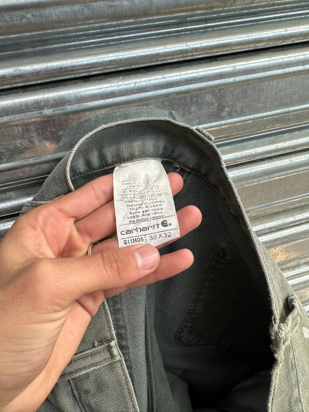 (38) Carpintero Carhartt "Destroyed/Repaired Green"
