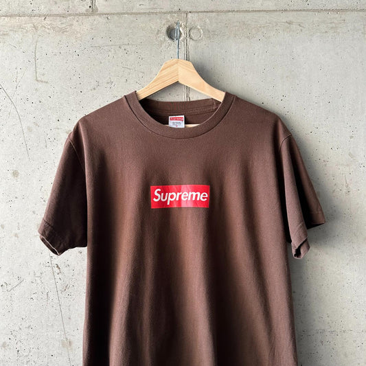 Remera Supreme "Bogo / Box Logo Brown" 20th Aniversary SS14