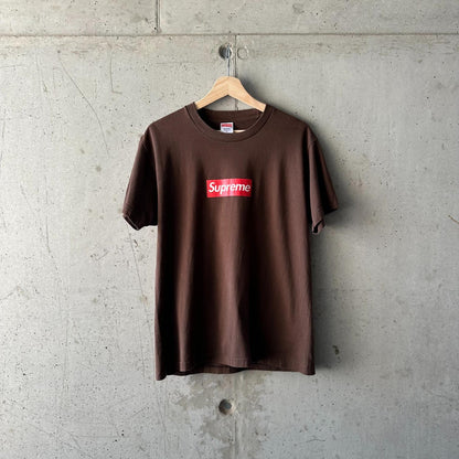 Remera Supreme "Bogo / Box Logo Brown" 20th Aniversary SS14