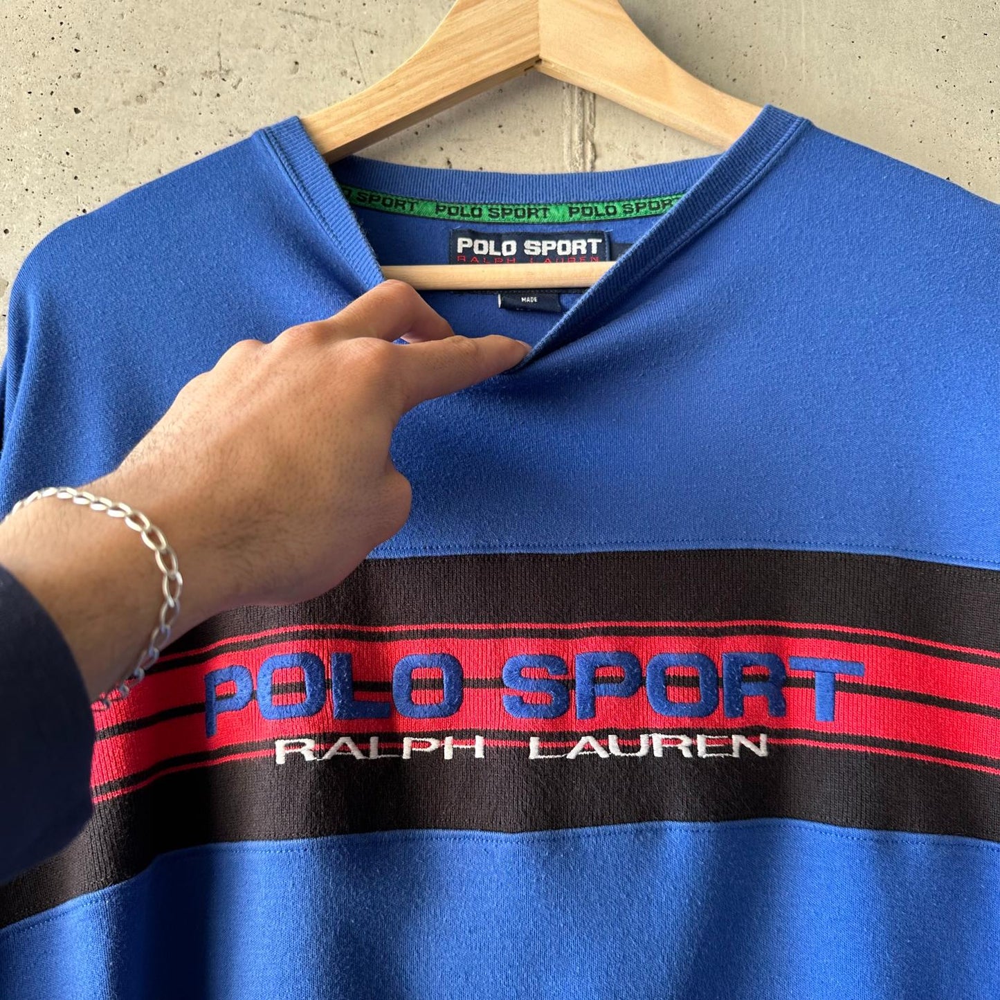 (L) Remera Manga Larga Polo Sport 90s "Spellout"