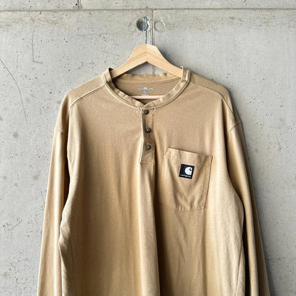 (XL) Reme Carhartt Work Dry Pocket Manga Larga Con Botones "Black Logo Over Beige"