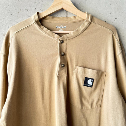 (XL) Reme Carhartt Work Dry Pocket Manga Larga Con Botones "Black Logo Over Beige"