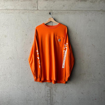 (L) Reme Carhartt Pocket Manga Larga Naranja "Property Of Carhartt"