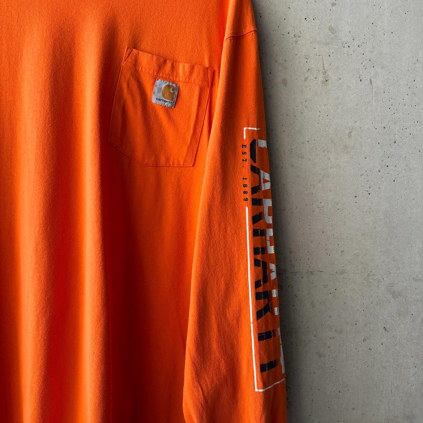 (L) Reme Carhartt Pocket Manga Larga Naranja "Property Of Carhartt"