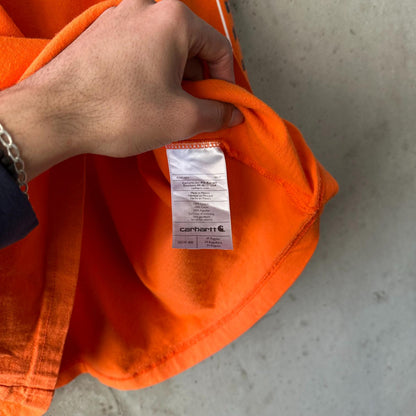 (L) Reme Carhartt Pocket Manga Larga Naranja "Property Of Carhartt"