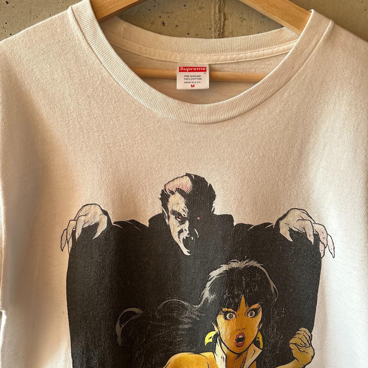 (M) Remera Supreme "Vampirella" SS17