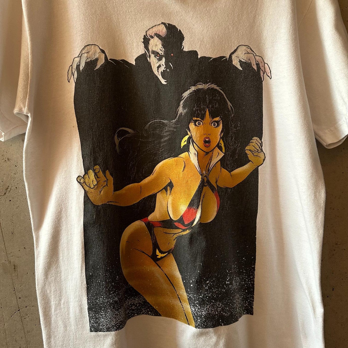 (M) Remera Supreme "Vampirella" SS17