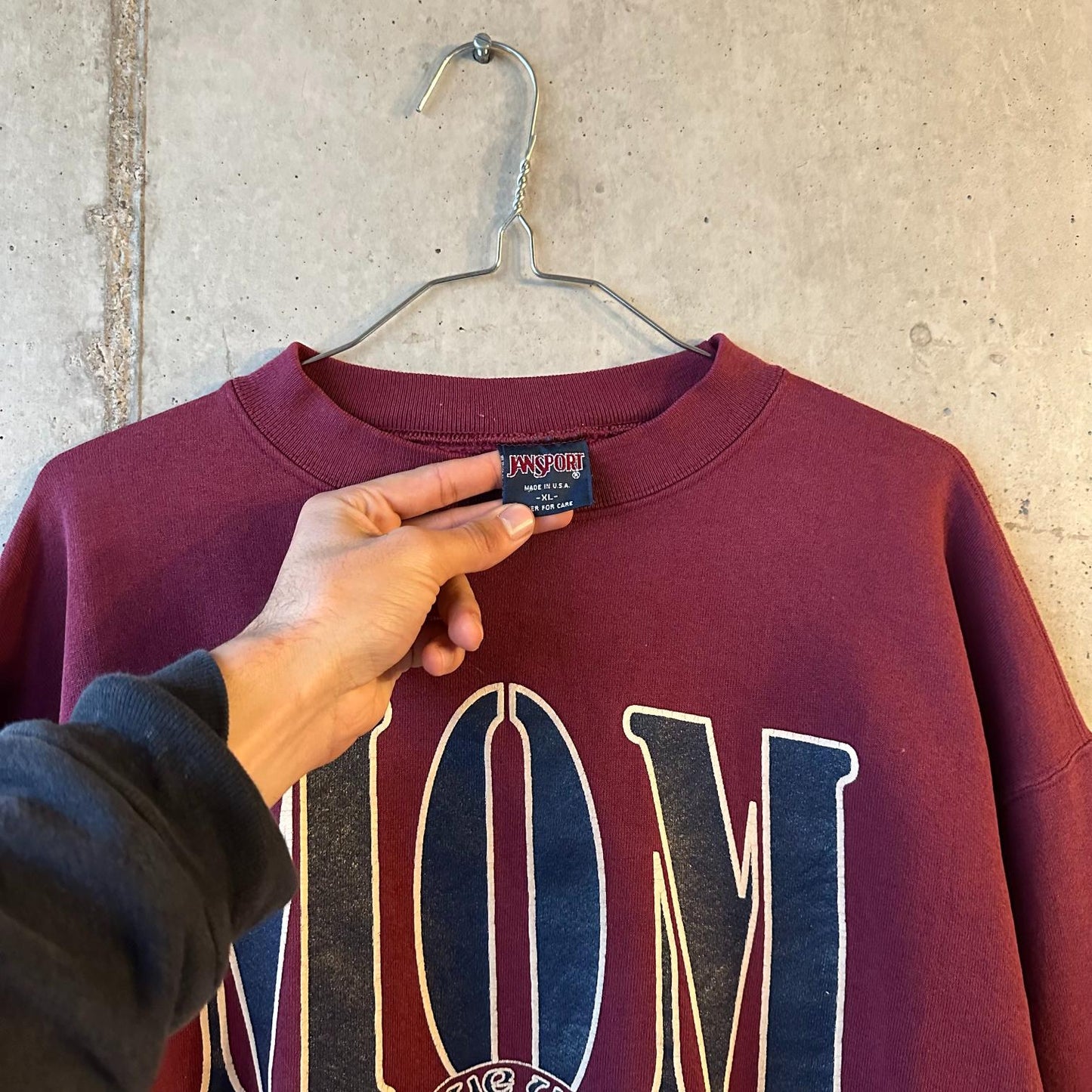 (XL) Buzo Vintage Jansport Burgundy "MOM"