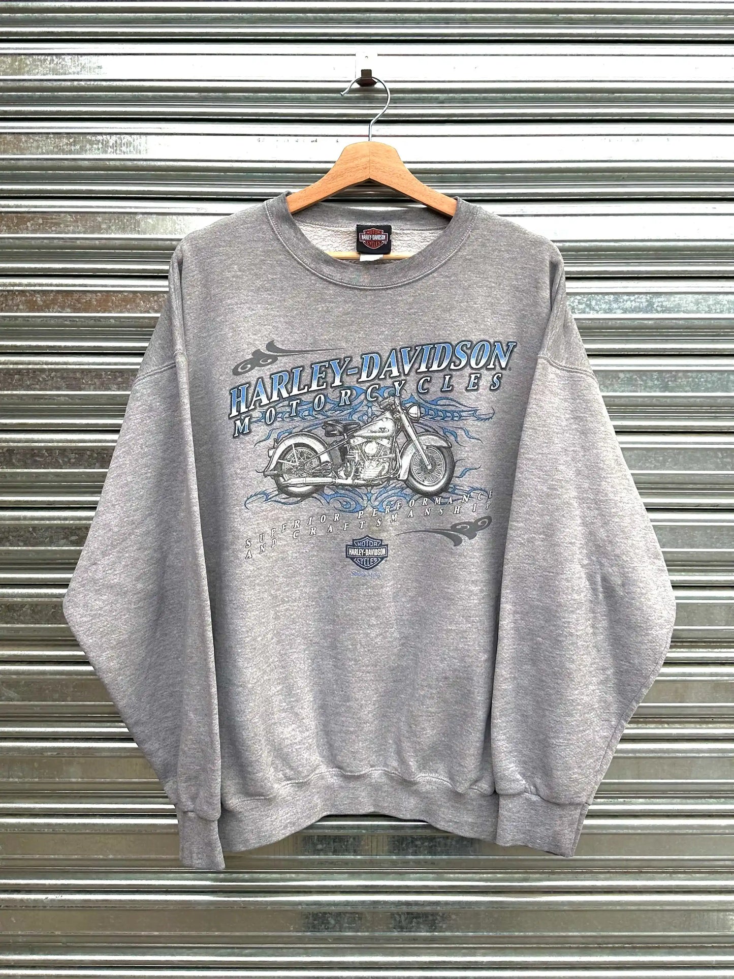 (XL/L) Buzo Vintage Harley Davidson 00's "Superior Performance Craftsmanship / Gris & Celeste "