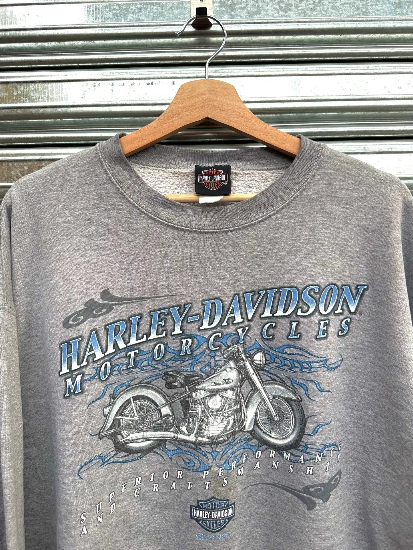 (XL/L) Buzo Vintage Harley Davidson 00's "Superior Performance Craftsmanship / Gris & Celeste "