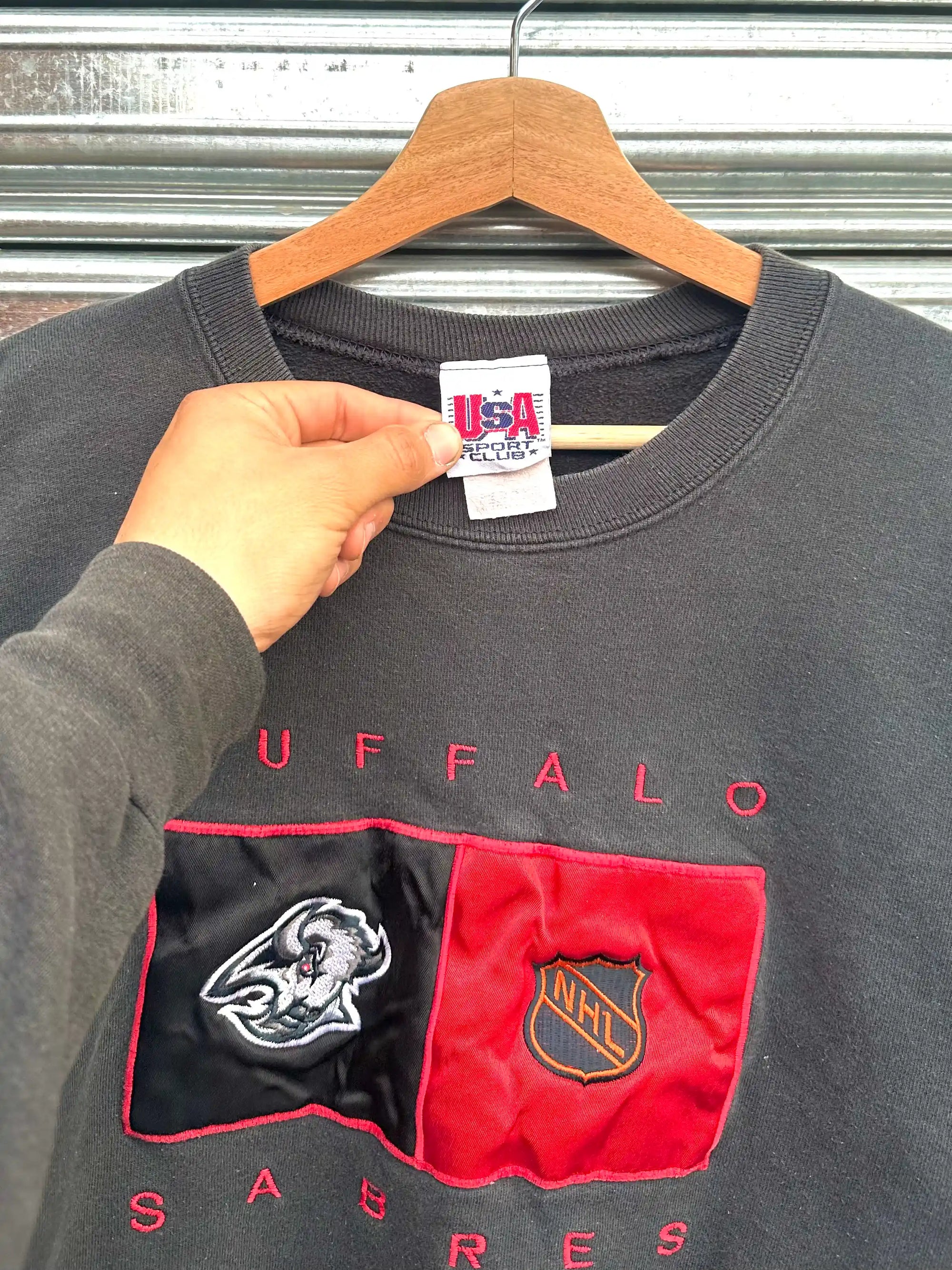 (L) Buzo Vintage  NHL "Buffalo Black"