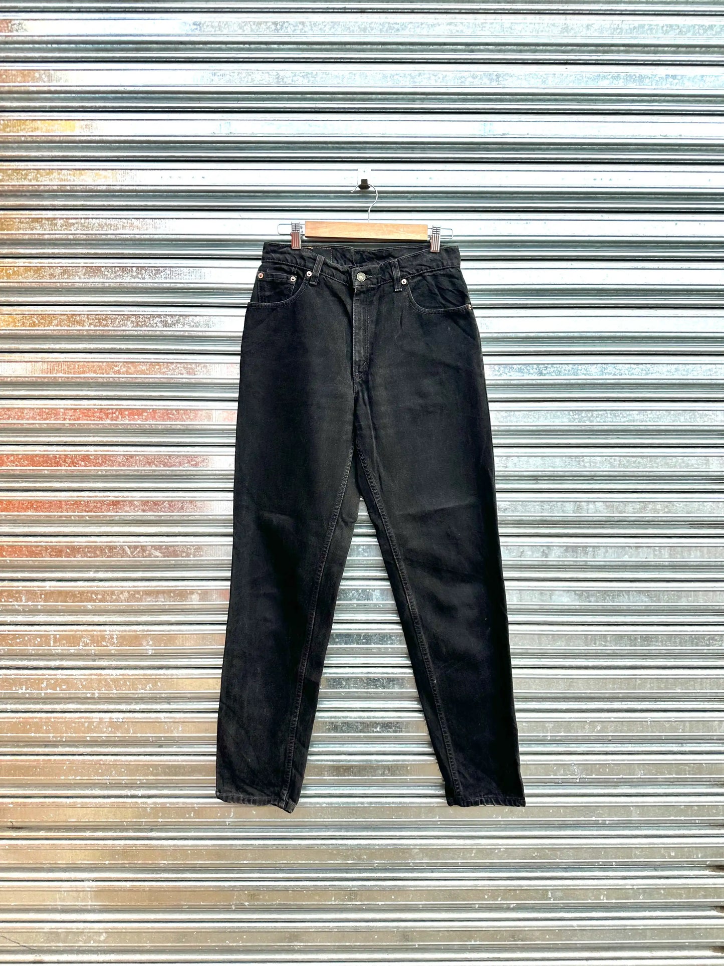 (29) Jean Levis Vintage 550 "Black" Red Tab