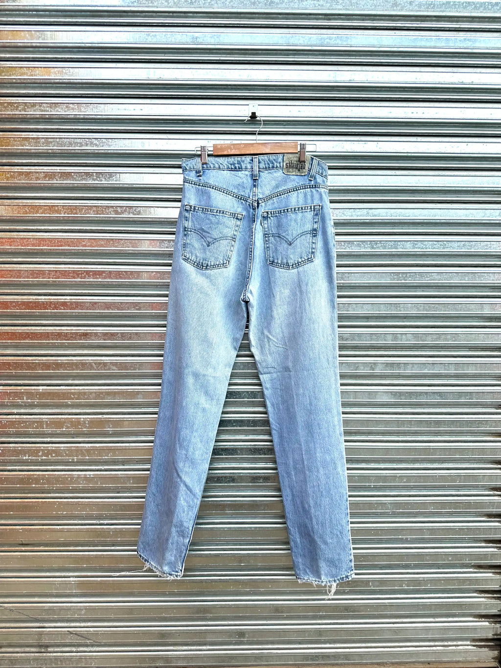 (34) Jean Vintage Levis x Silvertab Classic Fit "Sky Blue"