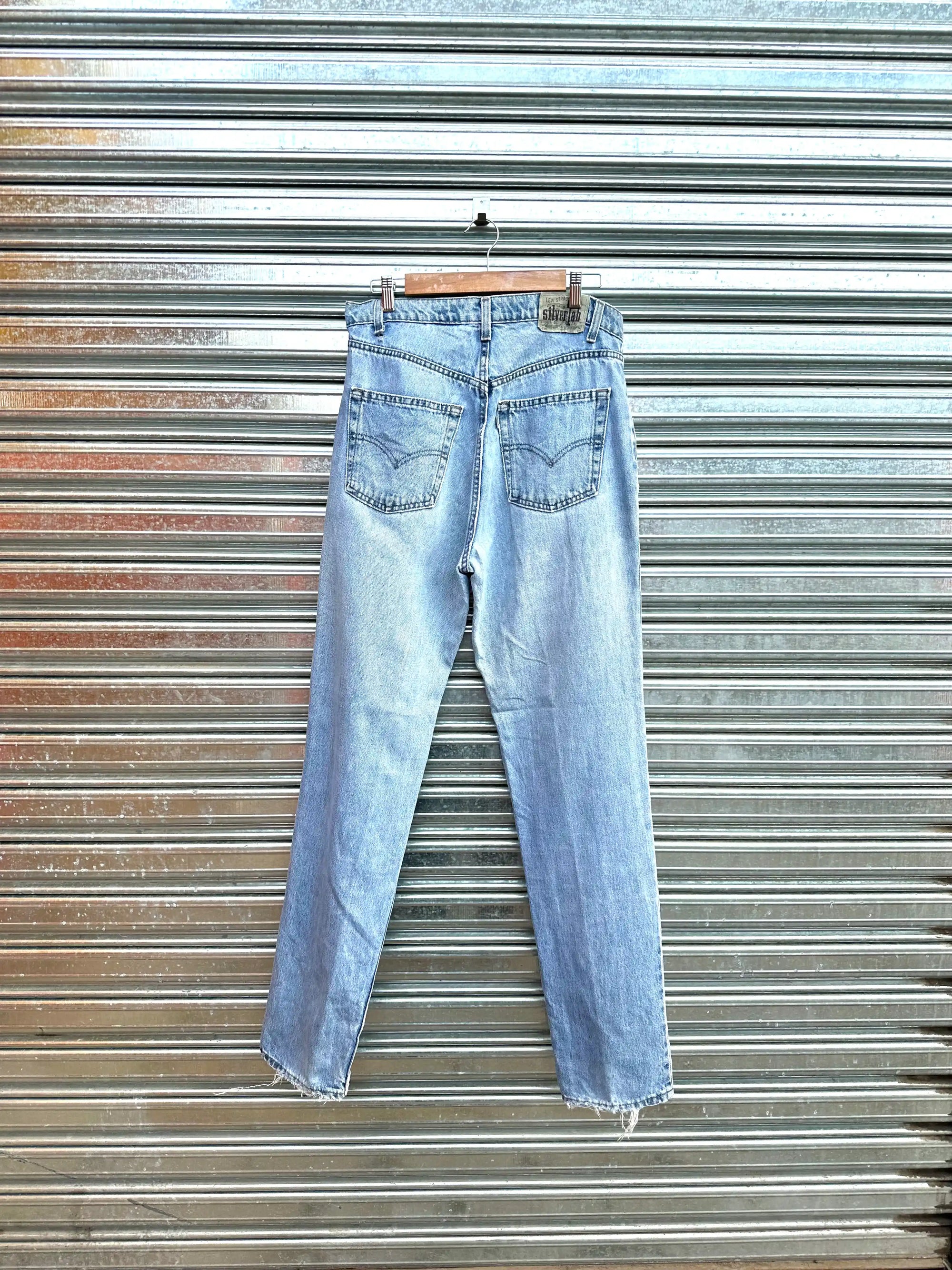 (34) Jean Vintage Levis x Silvertab Classic Fit "Sky Blue"
