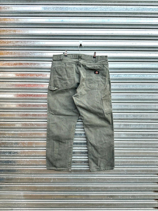 (38) Jean Carpintero Dickies "Moss Green"