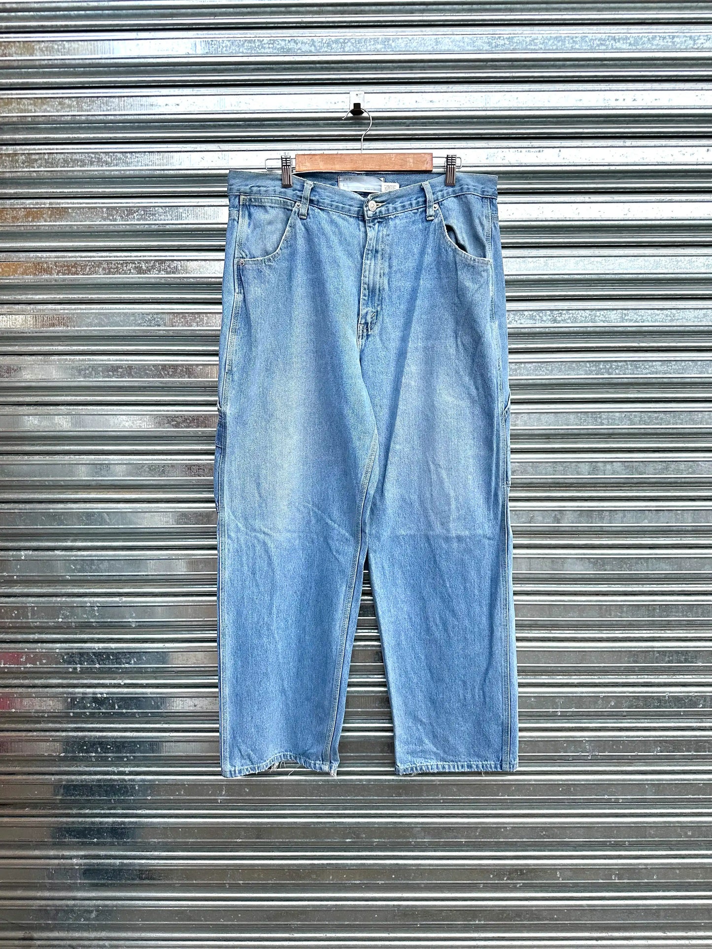 (36) Pantalón Carpintero Levis
