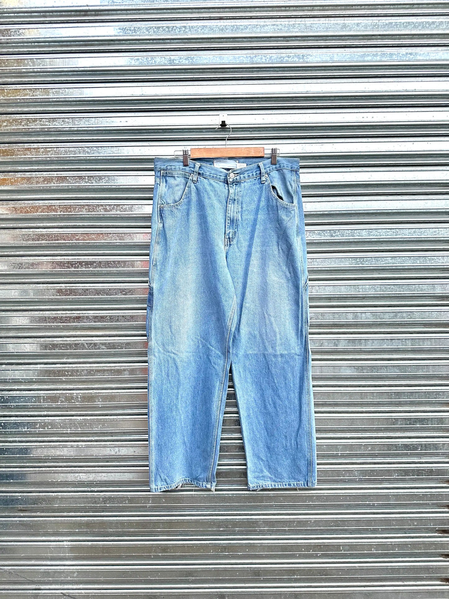 (36) Pantalón Carpintero Levis