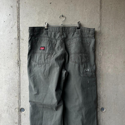 Pantalón Carpintero Wrangler "Moss Green x Paint"