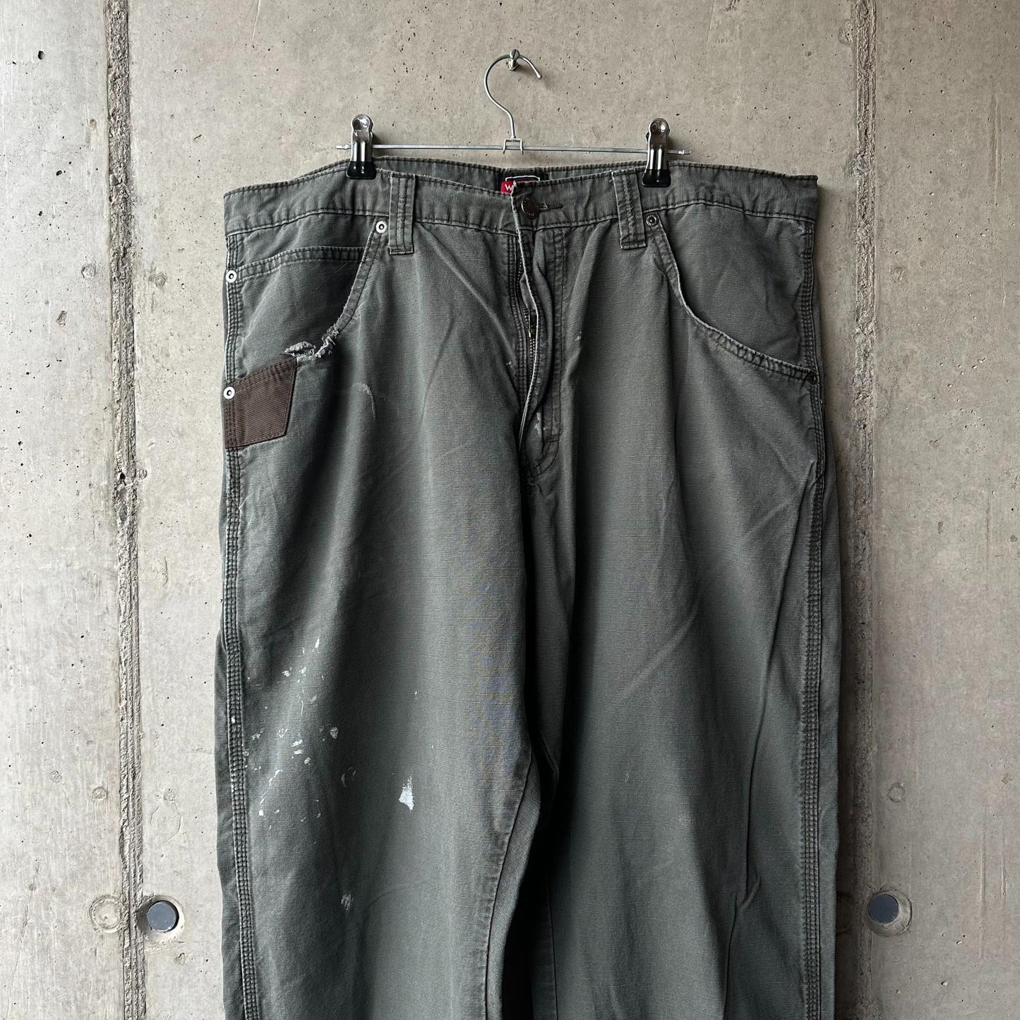 Pantalón Carpintero Wrangler "Moss Green x Paint"