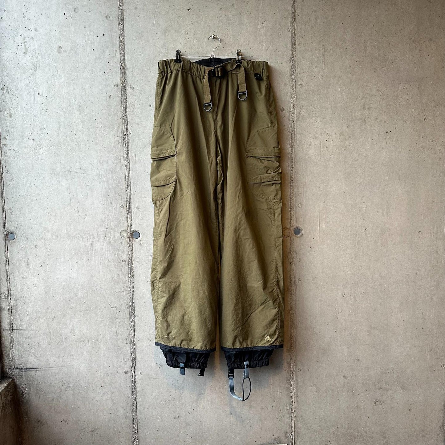 (32) Pantalon de Nieve Parachute Nike ACG Storm Fit "Moss Green"