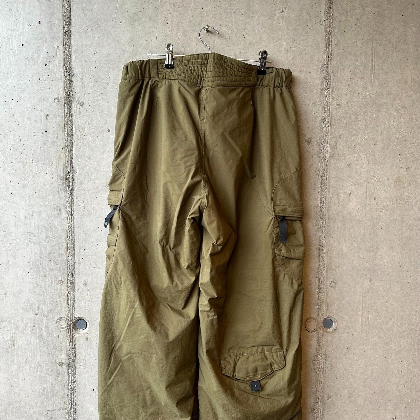 (32) Pantalon de Nieve Parachute Nike ACG Storm Fit "Moss Green"