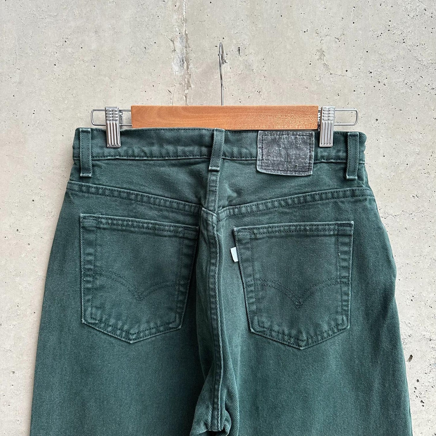 (28) Jean Vintage 90s Levis Silvertab Mom / Loose  "Mossy Green"