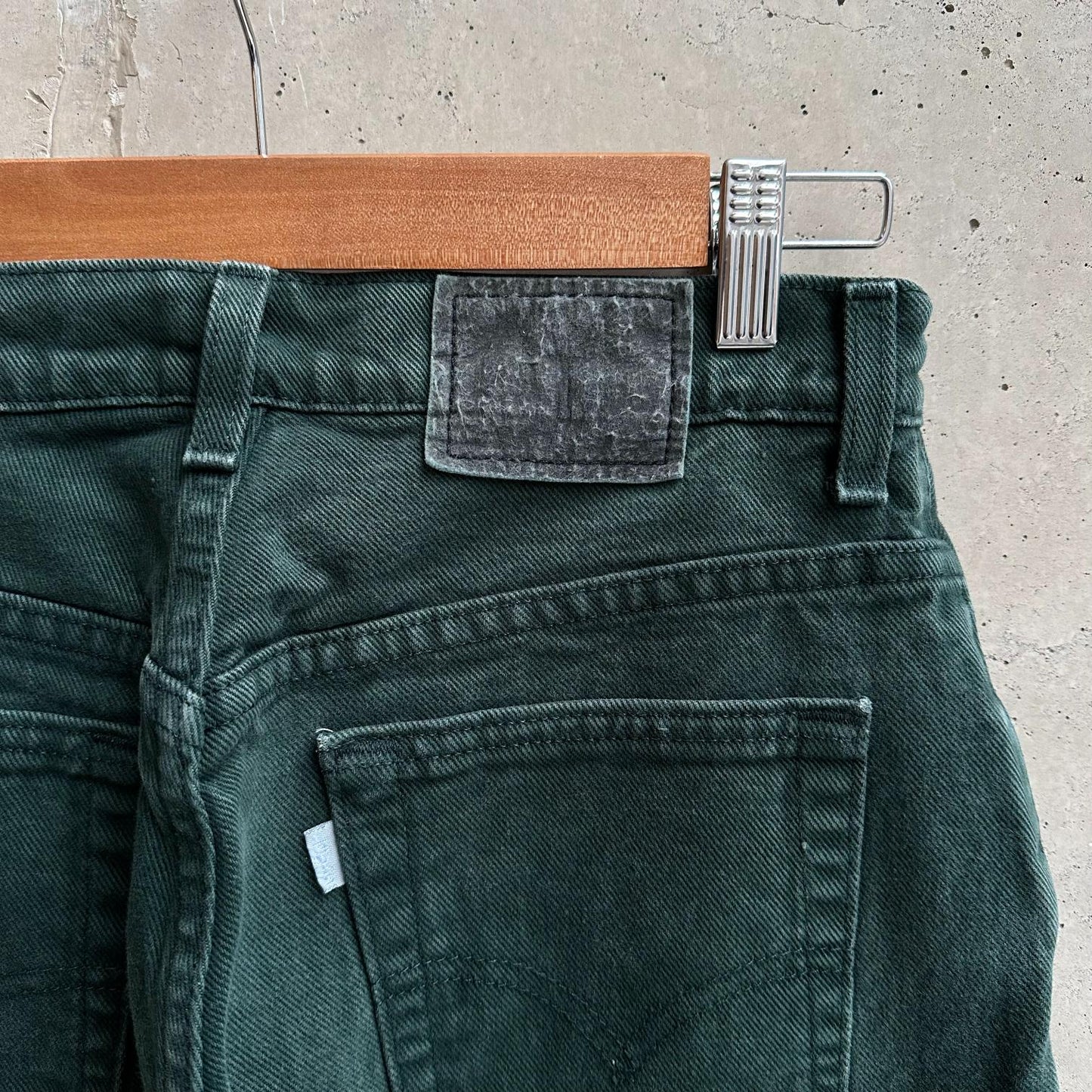 (28) Jean Vintage 90s Levis Silvertab Mom / Loose  "Mossy Green"