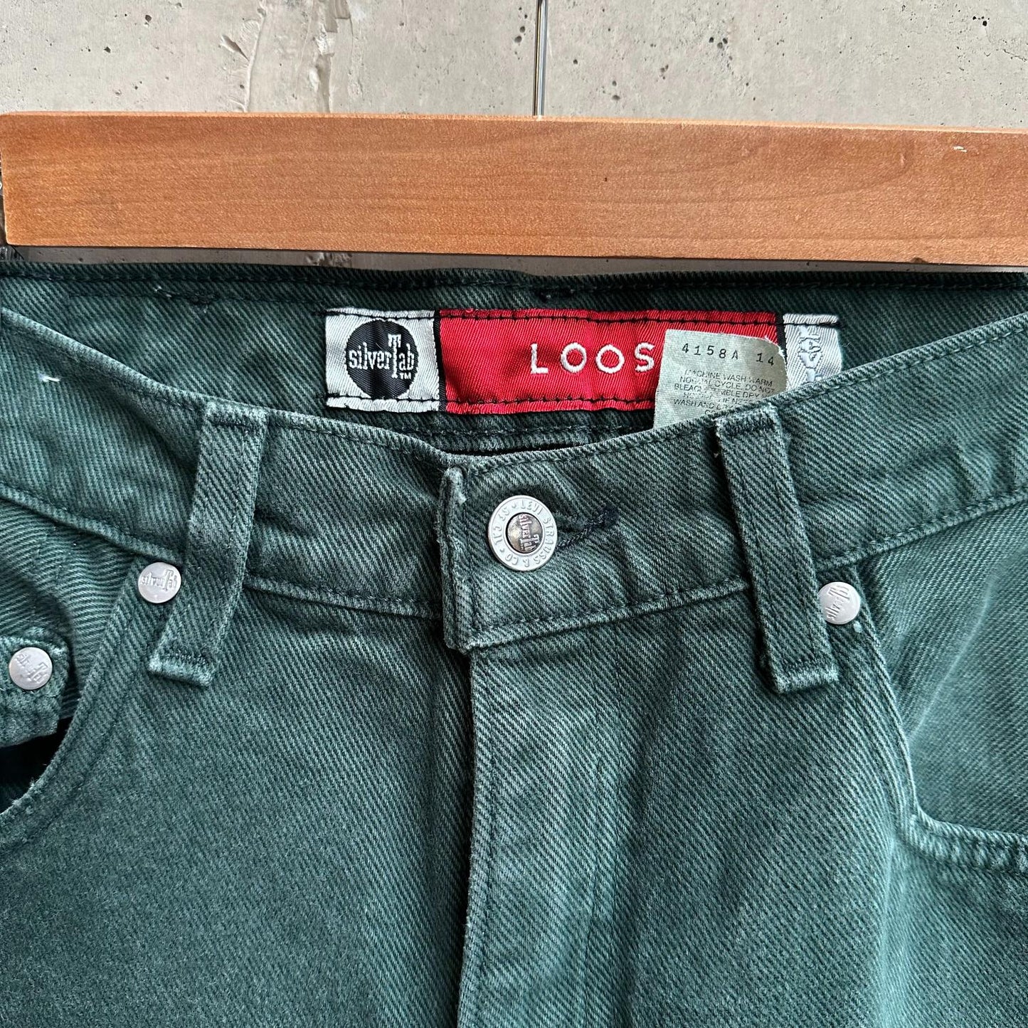 (28) Jean Vintage 90s Levis Silvertab Mom / Loose  "Mossy Green"