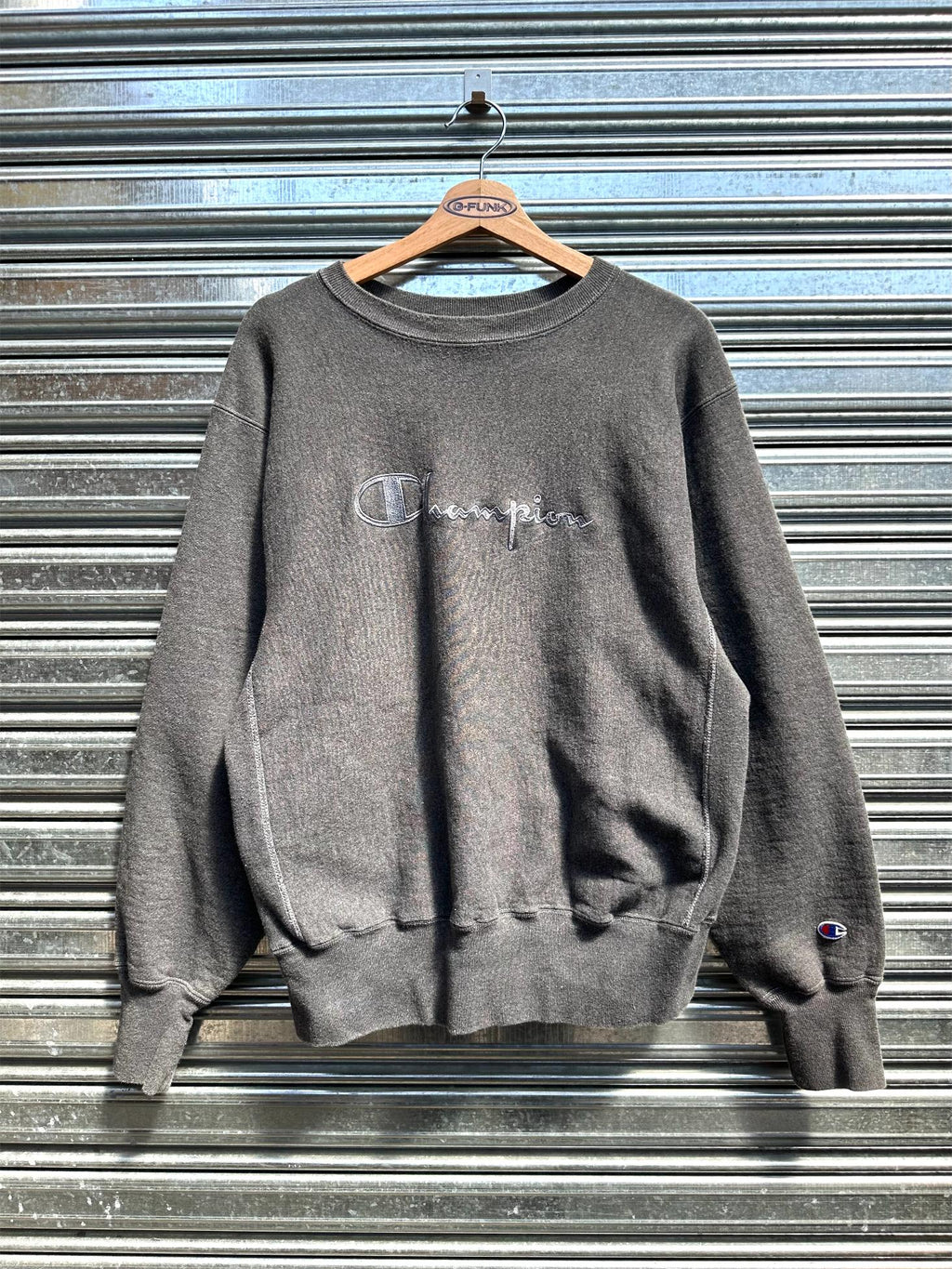 (L)Buzo Crewneck Champion Vintage Faded Black "big logo"