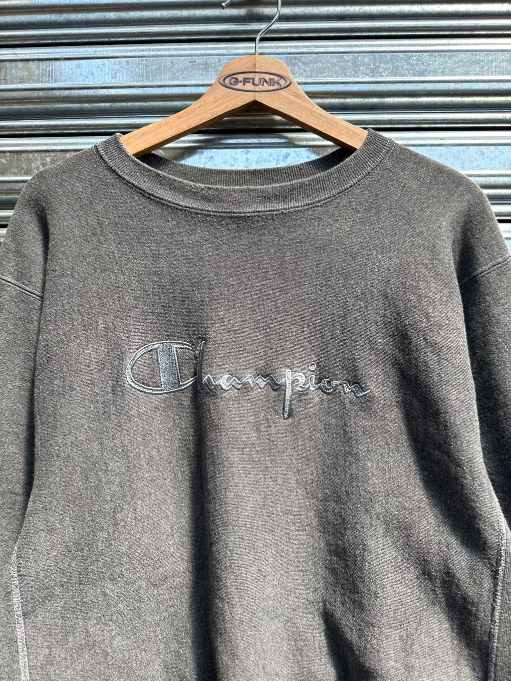 (L)Buzo Crewneck Champion Vintage Faded Black "big logo"