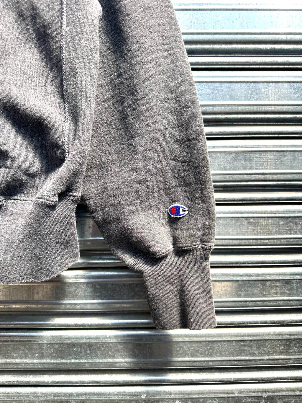 (L)Buzo Crewneck Champion Vintage Faded Black "big logo"
