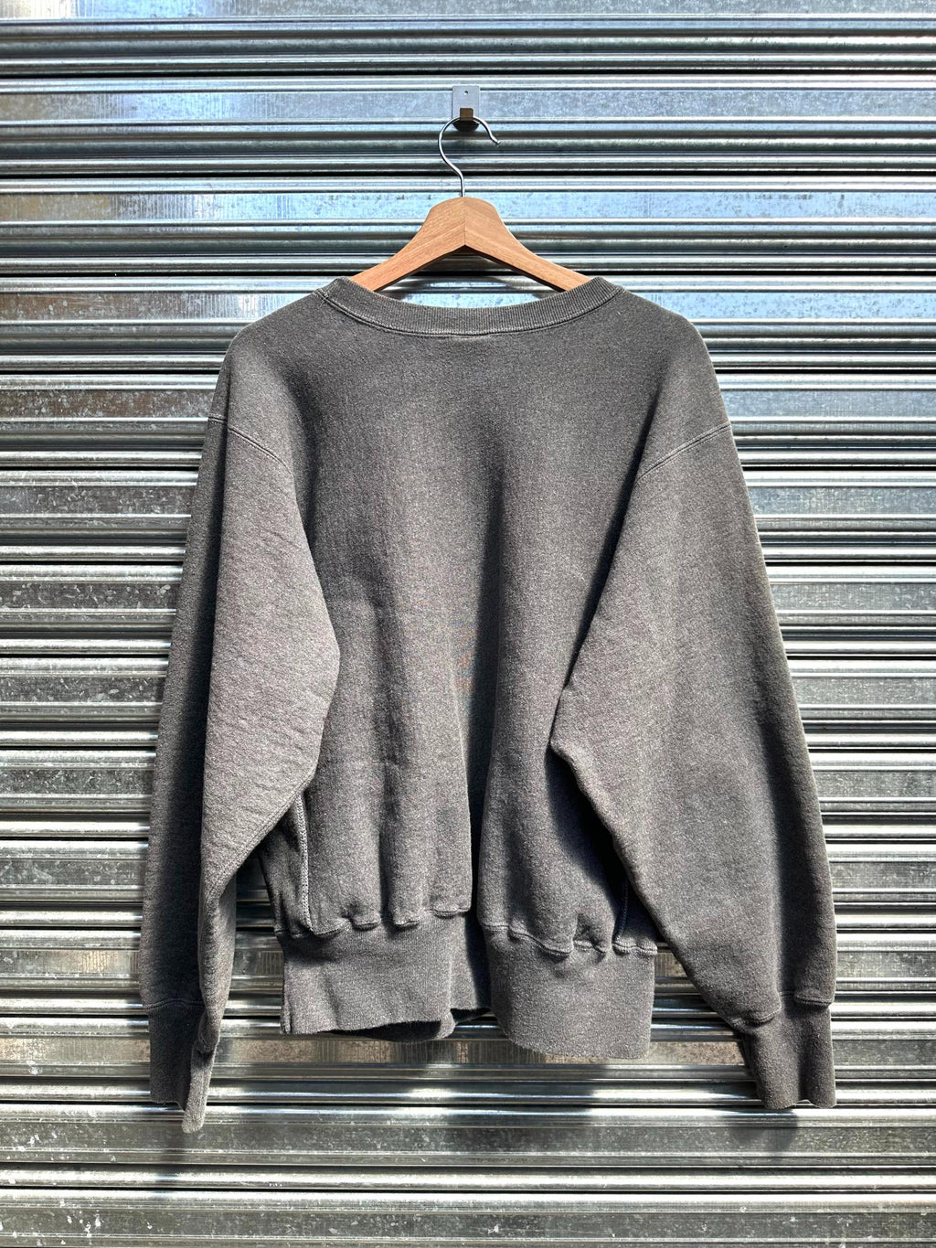 (L)Buzo Crewneck Champion Vintage Faded Black "big logo"