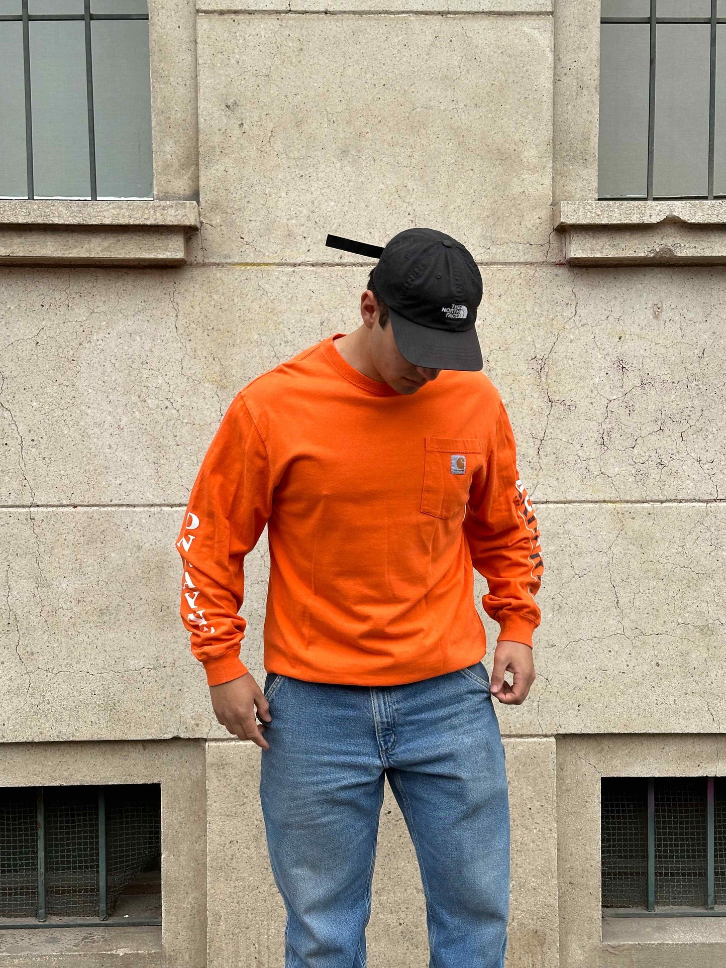 (L) Reme Carhartt Pocket Manga Larga Naranja "Property Of Carhartt"