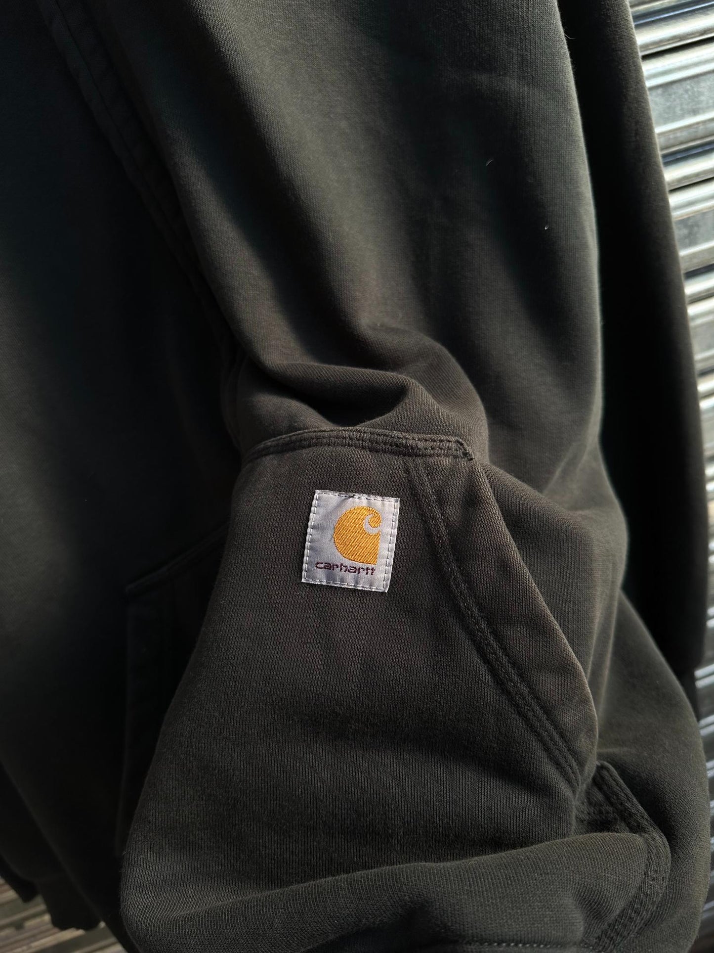 (XXL) Campera Canguro Carhartt Black Embroidered Logo