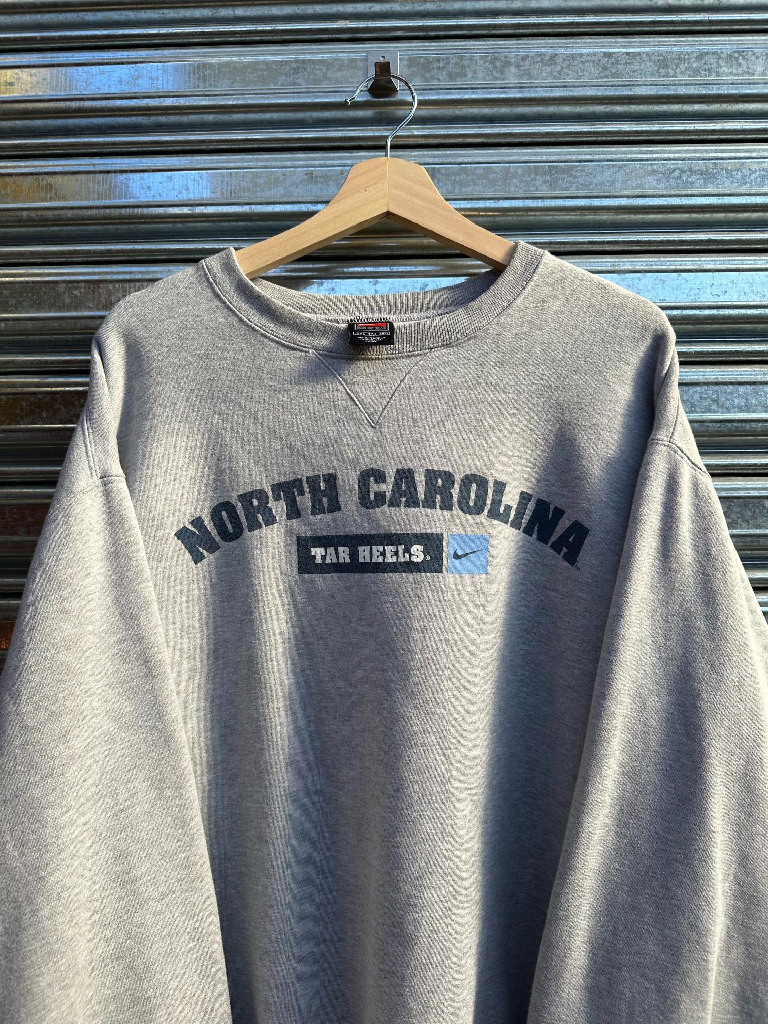 (XXL) Buzo Vintage Nike Team Años 90s 'North Carolina Tar Heels' Blue Over Gray